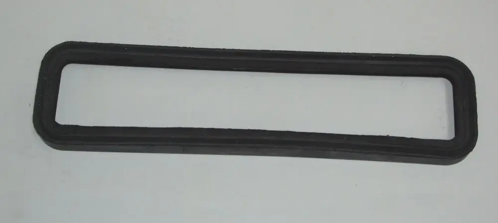 Schwarze Dichtung in rechteckiger Form, geeignet für Wärmeübertrager, Teil des Daikin Altherma Systems.